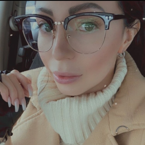 Meet your Posher, Ashley - Picture 3 of 7